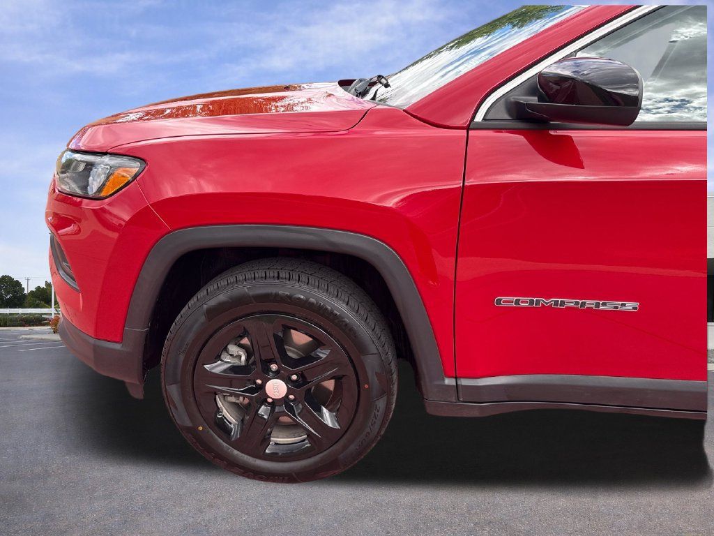 Used 2023 Jeep Compass Latitude AWD/4WD image 35