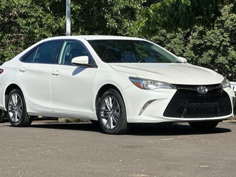 Used 2016 Toyota Camry SE FWD image 9