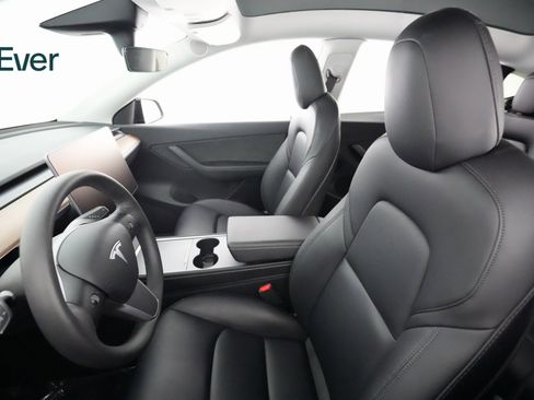 Used 2022 Tesla Model Y Long Range image 7