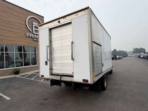 Used 2016 Chevrolet Express 4500 RWD image 24