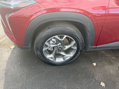 Used 2025 Chevrolet Trax LT image 28