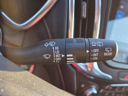 Used 2021 Chevrolet Equinox Premier image 19