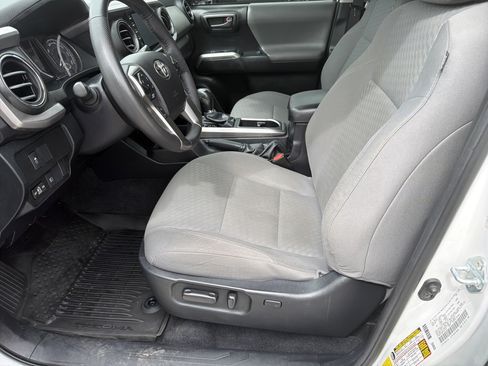 Used 2022 Toyota Tacoma SR5 w/ Technology Package RWD image 10