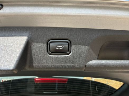 Used 2025 Hyundai Palisade SEL FWD image 19