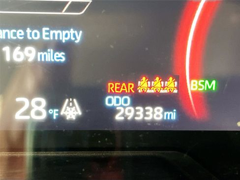 Used 2025 Toyota RAV4 XLE image 5