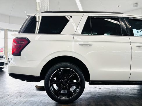 Used 2024 Ford Expedition Limited AWD/4WD image 5