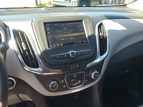 Used 2023 Chevrolet Equinox LS image 21