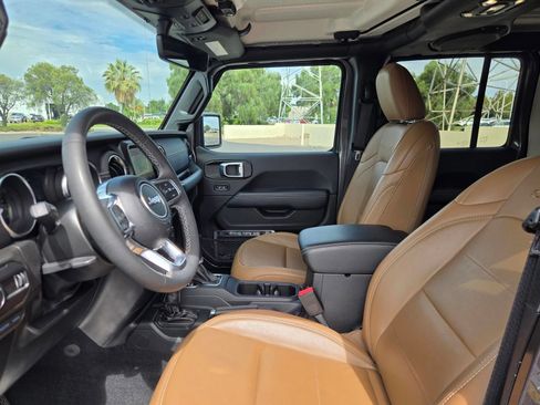 Used 2023 Jeep Wrangler Unlimited Sahara AWD/4WD image 27