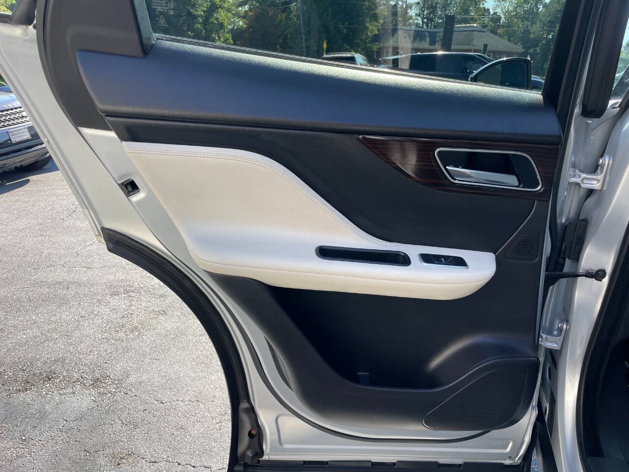 Used 2019 Jaguar F-PACE Prestige AWD/4WD image 22
