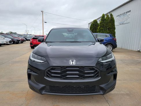 Used 2023 Honda HR-V Sport image 2