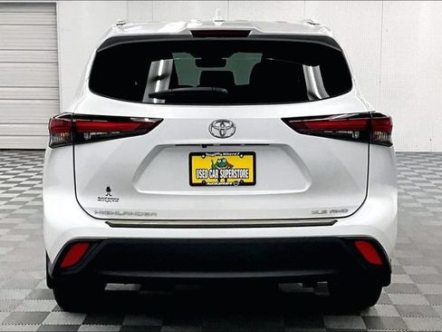 Used 2024 Toyota Highlander XLE AWD/4WD image 5