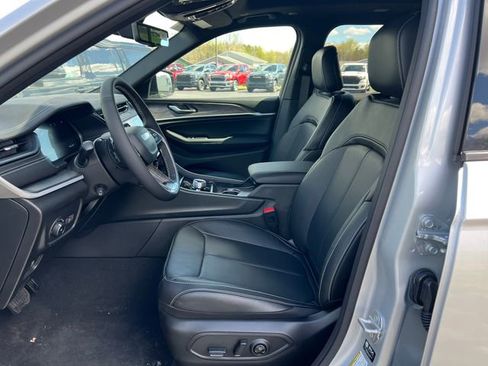 New 2026 Jeep Grand Cherokee L Limited AWD/4WD image 4