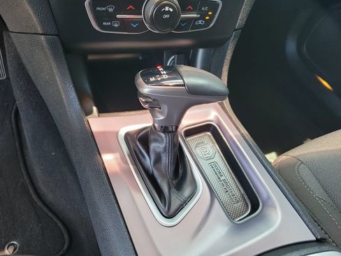 Used 2020 Dodge Charger SXT RWD image 31