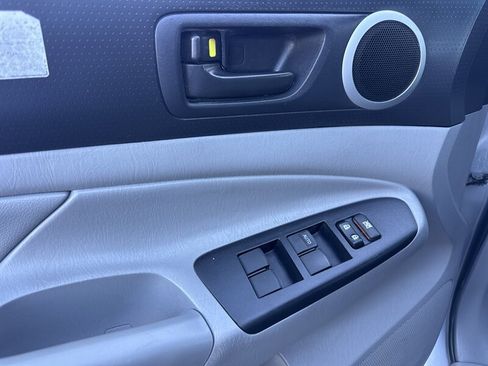 Used 2014 Toyota Tacoma PreRunner w/ TRD Off-Road Package image 12