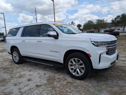 Used 2023 Chevrolet Suburban Premier AWD/4WD image 2