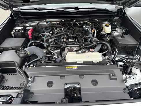 Used 2025 Toyota Tacoma SR5 AWD/4WD image 27