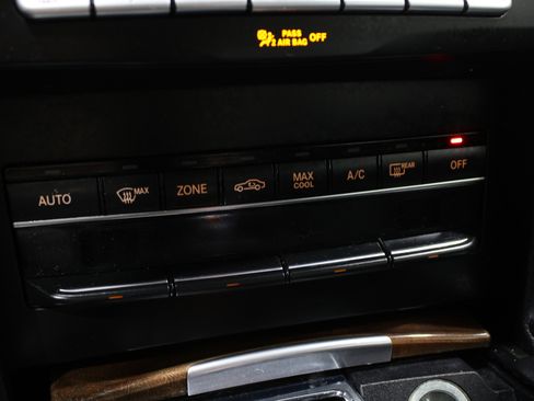 Used 2015 Mercedes-Benz E 350 4MATIC Sedan image 19