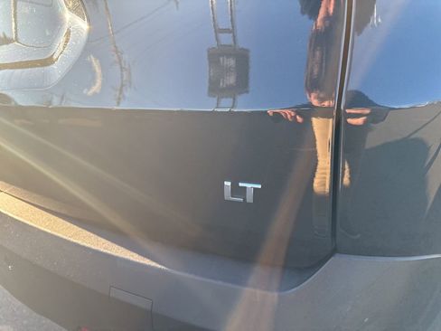 Used 2020 Chevrolet Traverse LT image 34