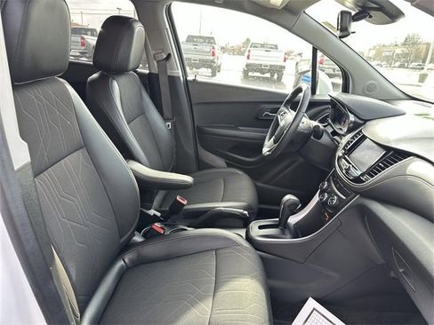 Certified 2022 Chevrolet Trax LT w/ LT Convenience Package image 26