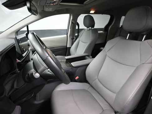 Used 2022 Toyota Sienna XLE AWD/4WD image 23