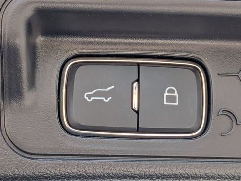 Used 2022 Ford Explorer XLT w/ Equipment Group 202A image 13