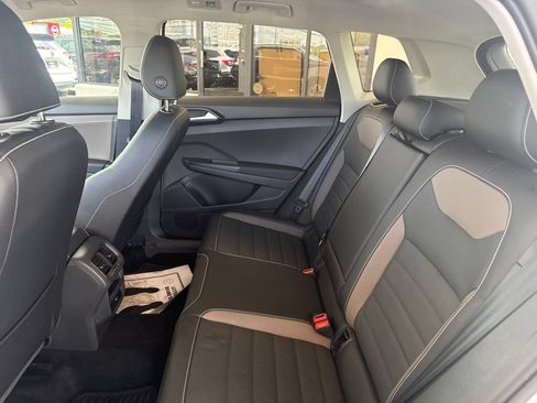 Used 2022 Volkswagen Taos SEL AWD/4WD image 16