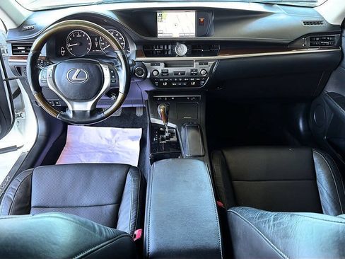 Used 2014 Lexus ES 350 w/ Luxury Package FWD image 9