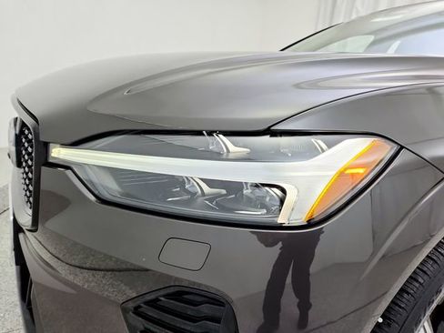 Certified 2025 Volvo XC60 B5 Plus image 32