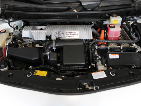 Used 2015 Toyota Prius Two FWD image 33
