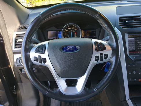 Used 2013 Ford Explorer XLT image 31