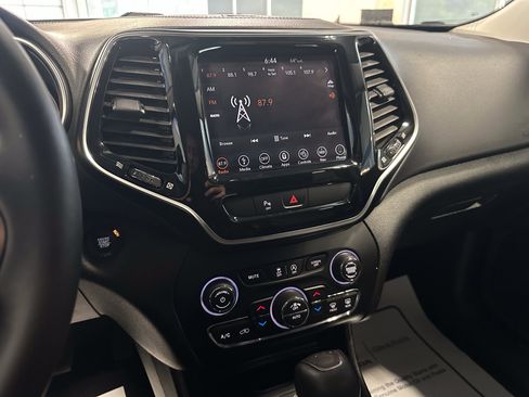 Used 2019 Jeep Cherokee Limited AWD/4WD image 13