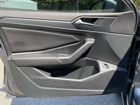 Used 2022 Volkswagen Jetta SE w/ Panoramic Sunroof Package FWD image 14