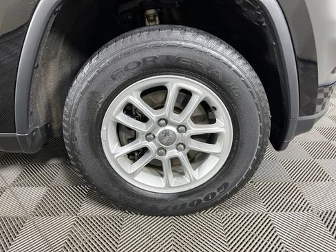 Used 2020 Jeep Grand Cherokee Laredo AWD/4WD image 6