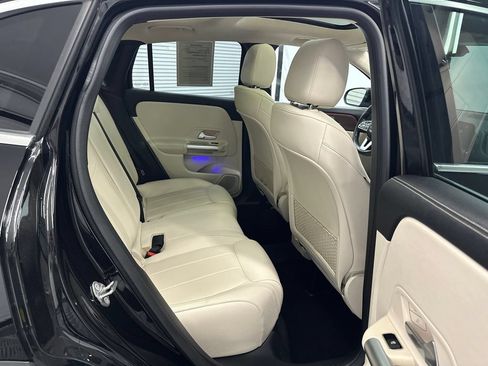 Used 2023 Mercedes-Benz GLA 250 4MATIC w/ Premium Package image 16
