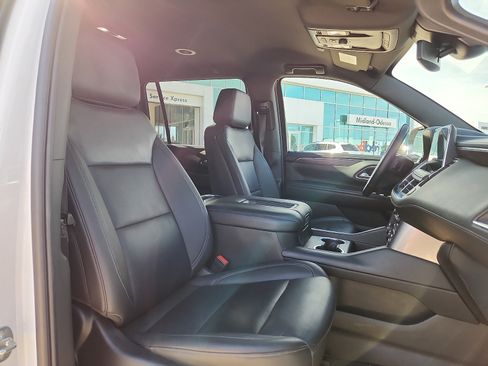 Used 2024 Chevrolet Suburban LT AWD/4WD image 15
