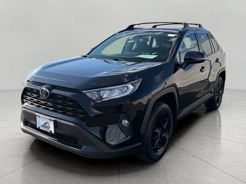 Used 2021 Toyota RAV4 XLE w/ Convenience Package image 3