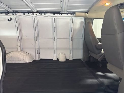 Used 2009 GMC Savana 2500 image 8