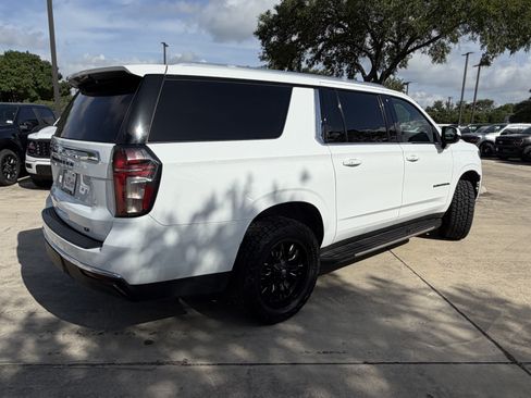 Used 2021 Chevrolet Suburban LT RWD image 6