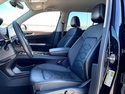 Used 2024 Volkswagen Atlas SE AWD/4WD image 10