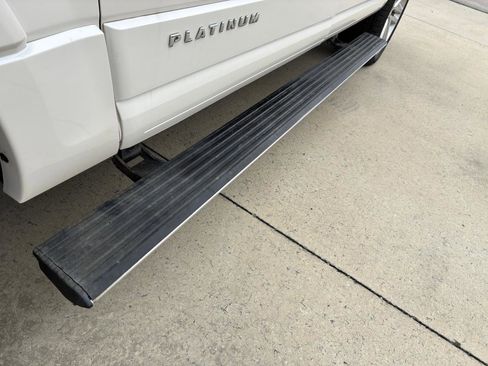 Used 2017 Ford Expedition EL Platinum image 8