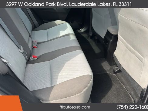 Used 2018 Toyota Corolla LE FWD image 30