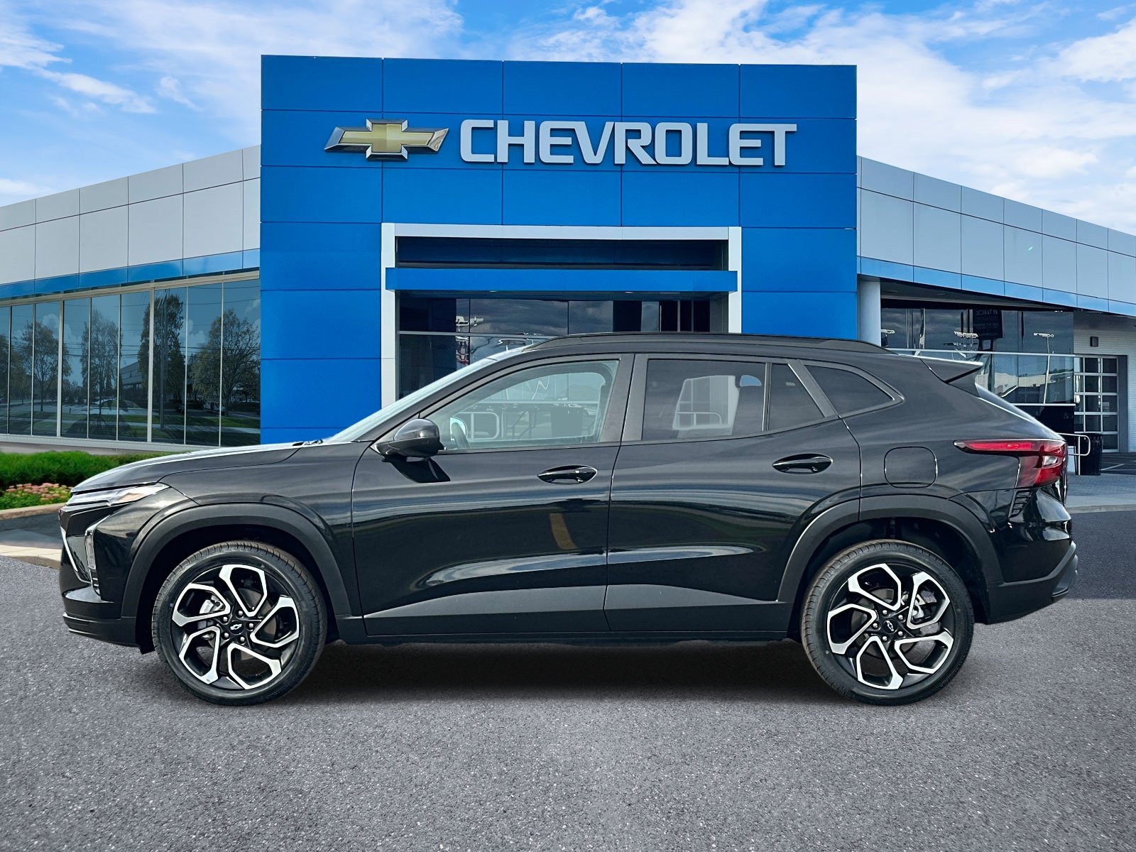 Certified 2025 Chevrolet Trax RS w/ Driver Confidence Package FWD image 5