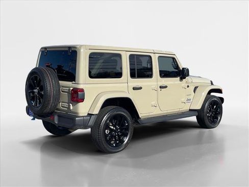 Used 2022 Jeep Wrangler Unlimited Sahara w/ Cold Weather Group image 6