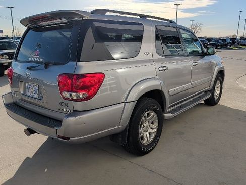 Used 2005 Toyota Sequoia SR5 image 7