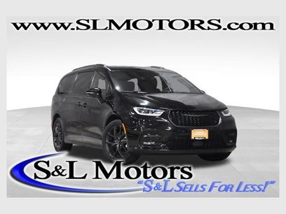 Certified 2022 Chrysler Pacifica Touring-L w/ S Appearance Package