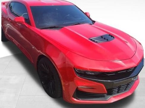 Used 2019 Chevrolet Camaro SS RWD image 3