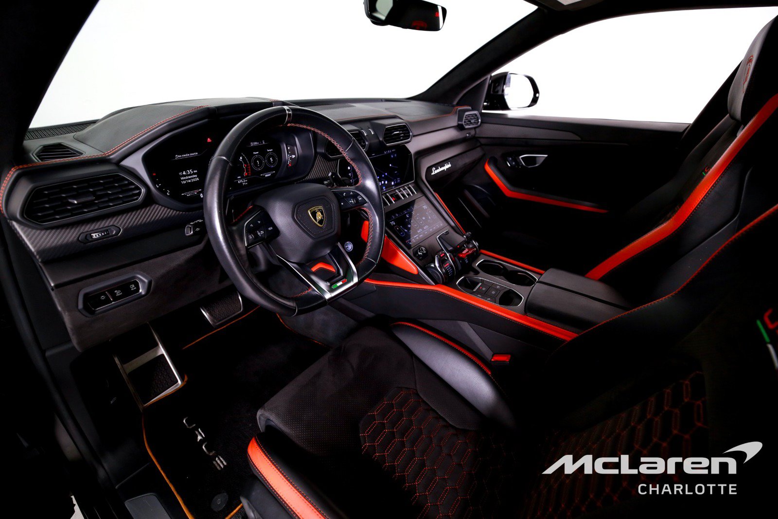Used 2022 Lamborghini Urus AWD/4WD image 12