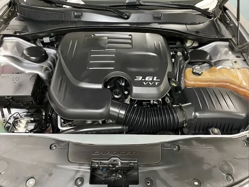 Used 2016 Dodge Charger SXT RWD image 15