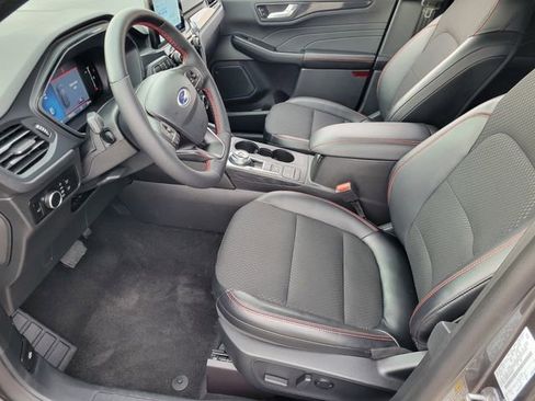 Used 2025 Ford Escape ST-Line w/ Cold Weather Package image 10