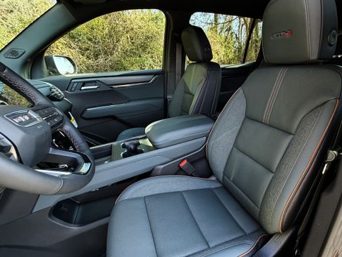 New 2026 GMC Acadia AT4 w/ Luxury Package image 16